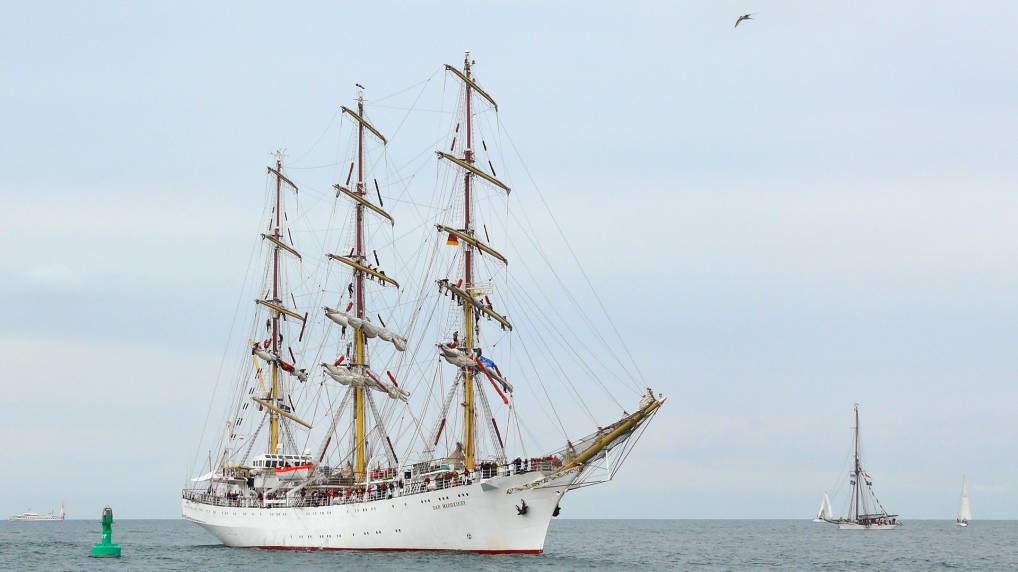 Segelschulschiff Dar Mlodziezy